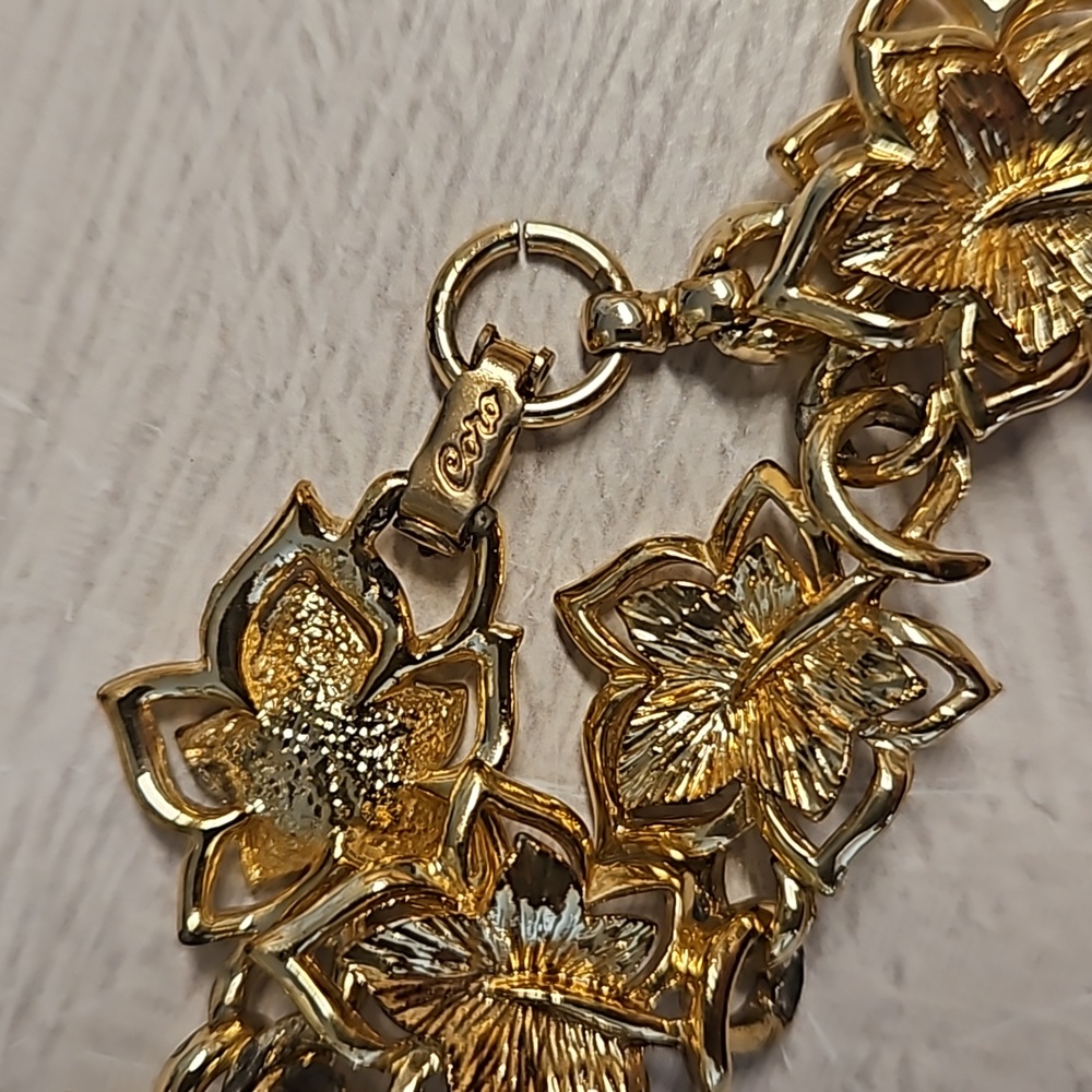 CORO gold tone floral leaf link bracelet engravable disc charm vintage signed - Picture 5 of 6